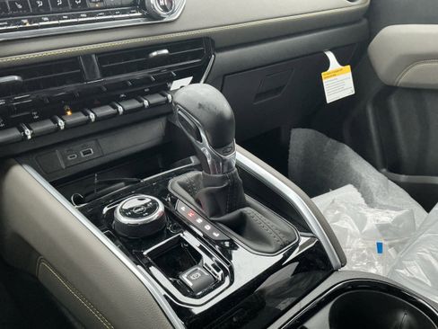 New 2026 Chevrolet Colorado ZR2 w/ Off-Road Front Bumper Package image 16