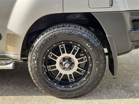 Used 2015 Nissan Xterra S image 28