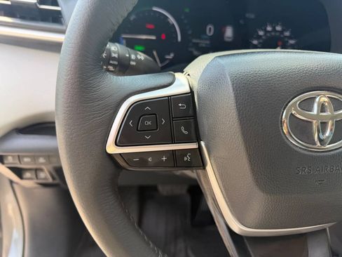 Used 2026 Toyota Sienna XLE FWD image 23