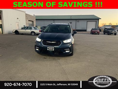 Used 2022 Chrysler Pacifica Touring-L image 4