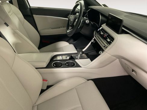 Used 2025 Genesis G70 2.5T image 15