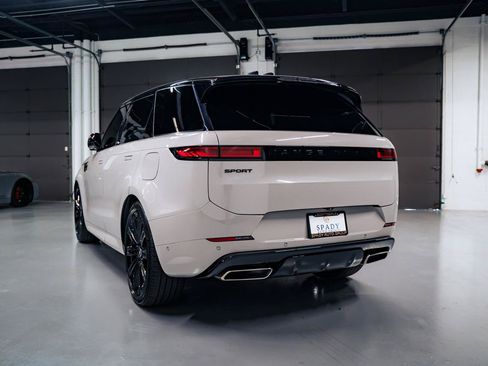 Used 2025 Land Rover Range Rover Sport Dynamic SE AWD/4WD image 5