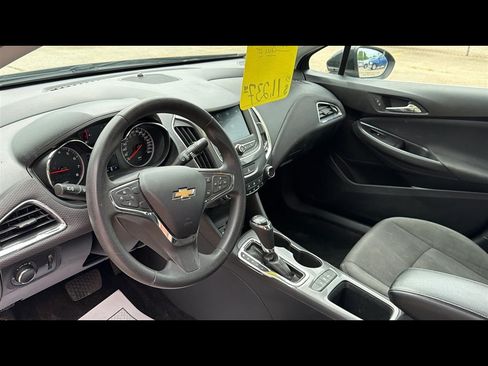 Used 2019 Chevrolet Cruze LT w/ LT True North Edition FWD image 9