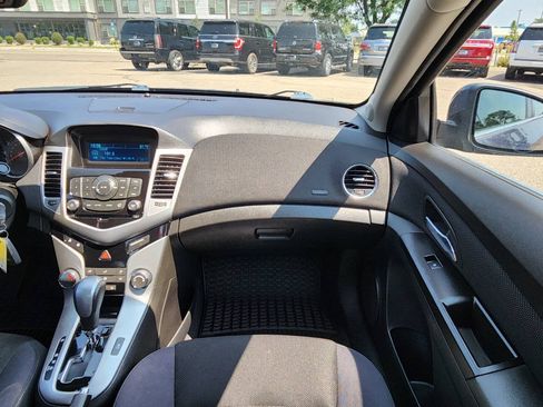 Used 2014 Chevrolet Cruze LT FWD image 17
