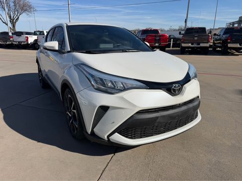 Used 2021 Toyota C-HR XLE image 4