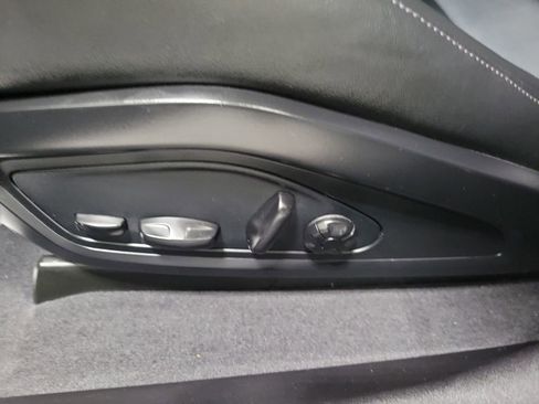 Used 2021 Porsche Taycan image 33