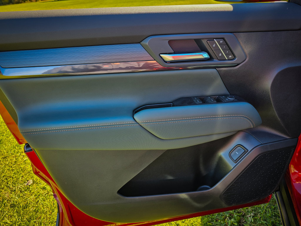 New 2027 GMC Terrain AT4 w/ Convenience Package III AWD/4WD image 9