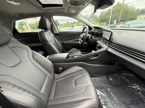 Certified 2025 Hyundai Elantra Limited w/ Cargo Package FWD image 16