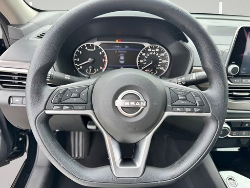 Used 2024 Nissan Altima 2.5 SV AWD/4WD image 13