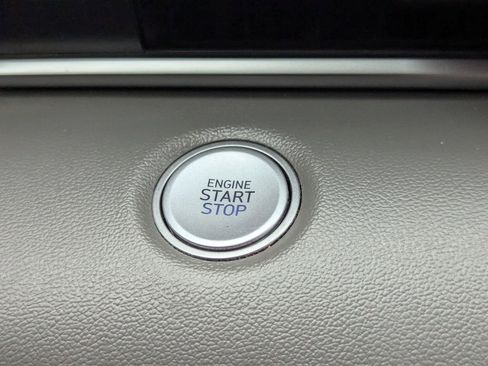 Used 2022 Hyundai Elantra SEL w/ Convenience Package FWD image 19