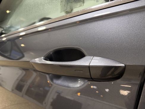 Used 2020 Volkswagen Tiguan S image 17