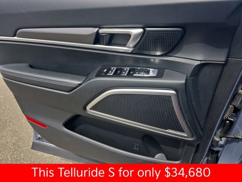Used 2025 Kia Telluride S AWD/4WD image 35