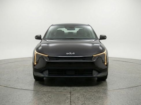 Used 2025 Kia K4 LXS image 2
