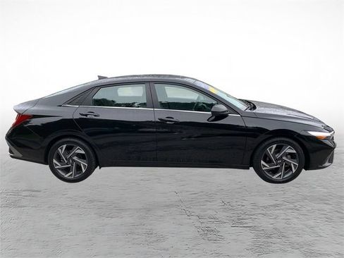 Certified 2025 Hyundai Elantra SEL w/ Cargo Package FWD image 2
