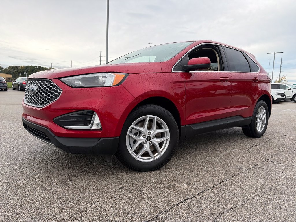 Used 2024 Ford Edge SEL w/ Convenience Package AWD/4WD image 3