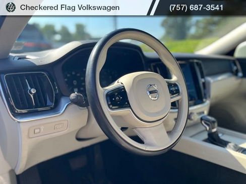 Used 2020 Volvo S60 T5 Momentum FWD image 17