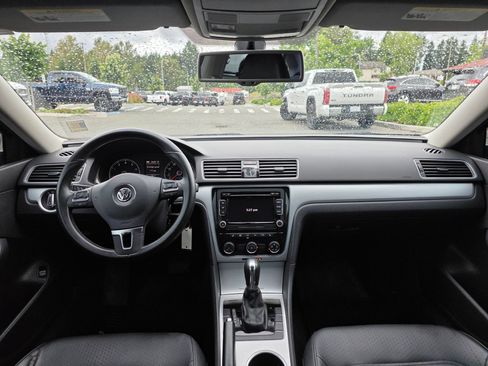 Used 2013 Volkswagen Passat 2.5 SE FWD image 10