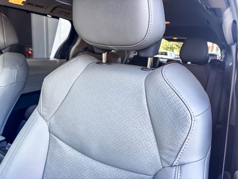 Used 2024 Toyota Sienna Limited image 24