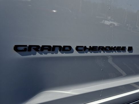 New 2026 Jeep Grand Cherokee Summit image 19