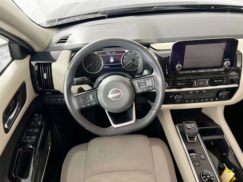 Used 2022 Nissan Pathfinder SV w/ SV Premium Package image 21