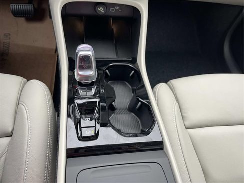 New 2026 Volvo XC40 B5 Ultra w/ Climate Package image 31