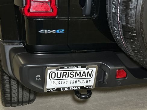 Used 2021 Jeep Wrangler Unlimited Sahara w/ Cold Weather Group image 5