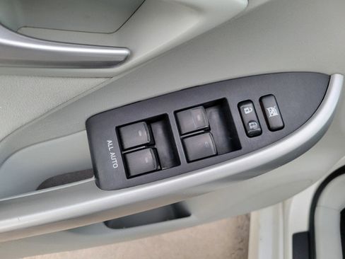 Used 2015 Toyota Prius Three image 11