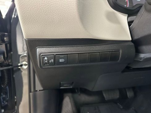 Used 2025 Toyota Corolla LE image 18