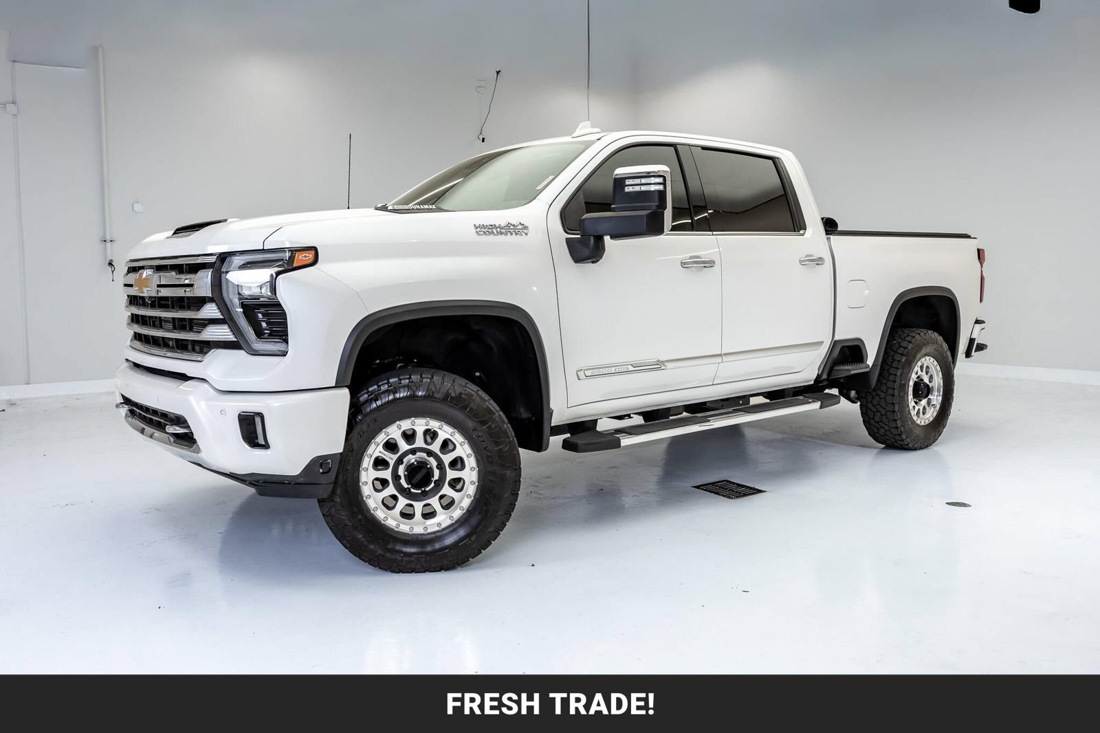 Used 2024 Chevrolet Silverado 2500 High Country w/ Max Trailering Package AWD/4WD image 4