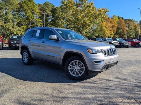 Used 2021 Jeep Grand Cherokee Laredo X image 3