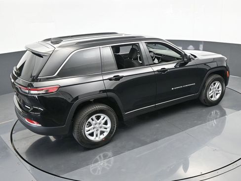 Used 2024 Jeep Grand Cherokee Laredo w/ Trailer Tow Package image 40