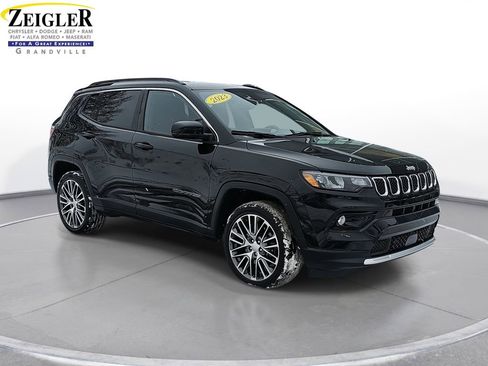 Used 2023 Jeep Compass Limited w/ Elite Group image 3