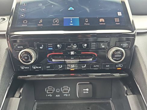 Used 2023 Jeep Grand Cherokee Overland w/ Luxury Tech Group IV AWD/4WD image 29