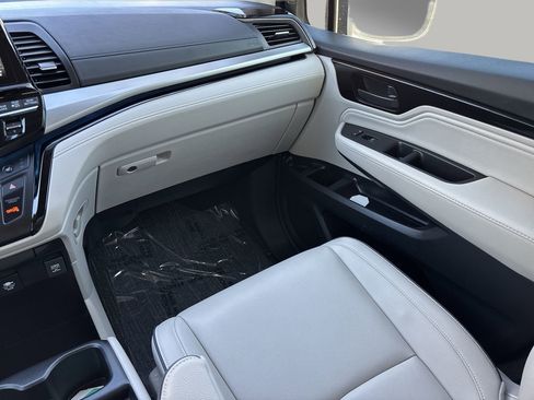 Used 2025 Honda Odyssey Touring image 16