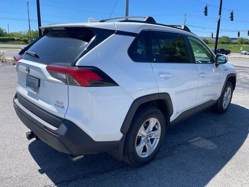 Used 2021 Toyota RAV4 XLE w/ Convenience Package AWD/4WD image 3