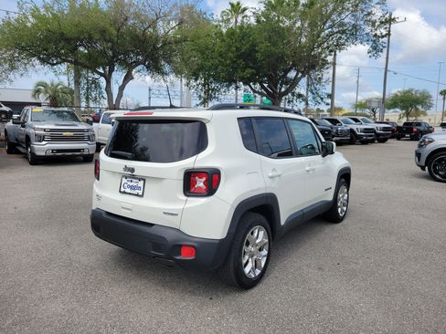 Used 2018 Jeep Renegade Latitude w/ Cold Weather Group image 3