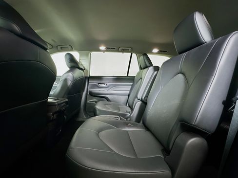 Used 2025 Toyota Grand Highlander AWD image 27