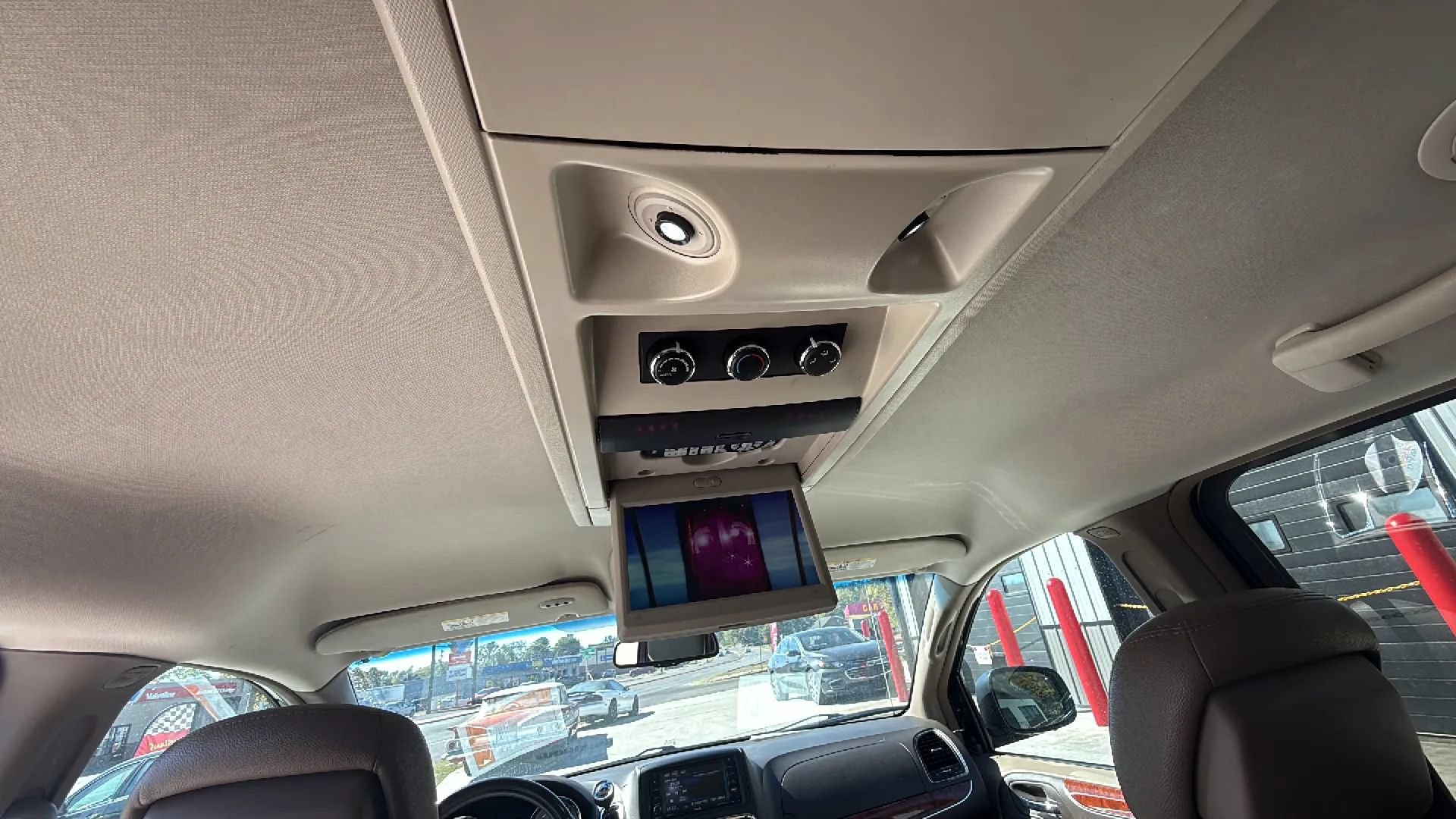Used 2014 Chrysler Town & Country Touring FWD image 16