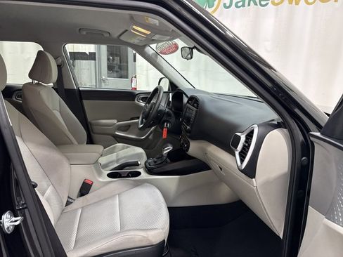 Certified 2025 Kia Soul LX w/ LX Technology Package FWD image 28