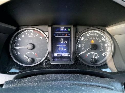 Used 2018 Toyota Tacoma TRD Sport image 10