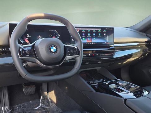 Used 2025 BMW 530i xDrive image 34