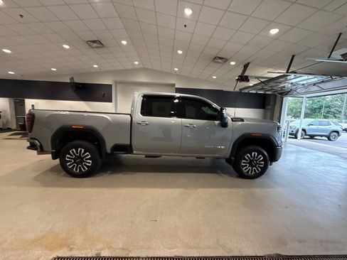 Used 2024 GMC Sierra 3500 AT4 w/ Technology Package AWD/4WD image 8