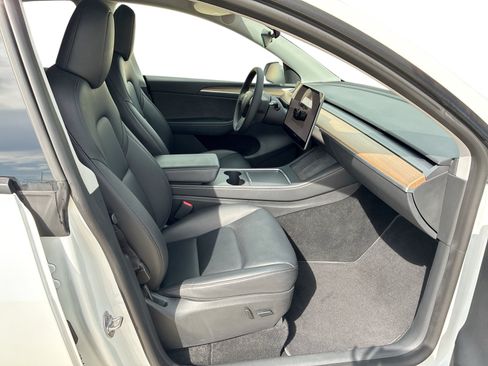 Certified 2023 Tesla Model Y Long Range AWD/4WD image 13