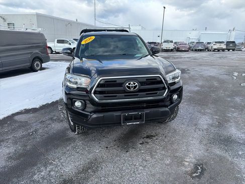 Used 2016 Toyota Tacoma SR5 w/ Towing Package image 3