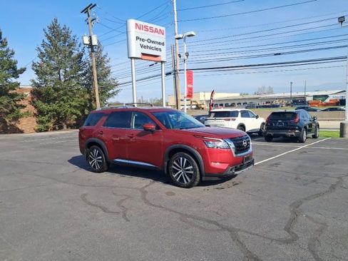 Certified 2023 Nissan Pathfinder Platinum w/ Cargo Package AWD/4WD image 3
