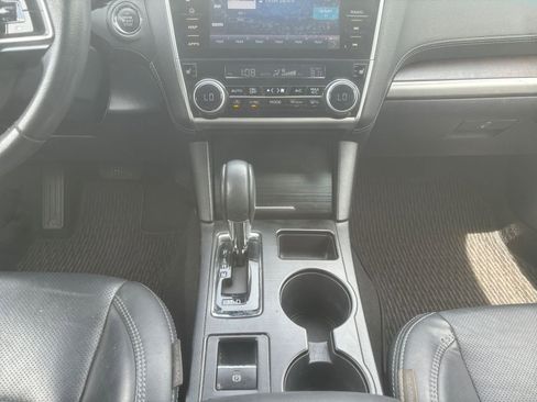 Used 2019 Subaru Outback 2.5i Limited AWD/4WD image 11