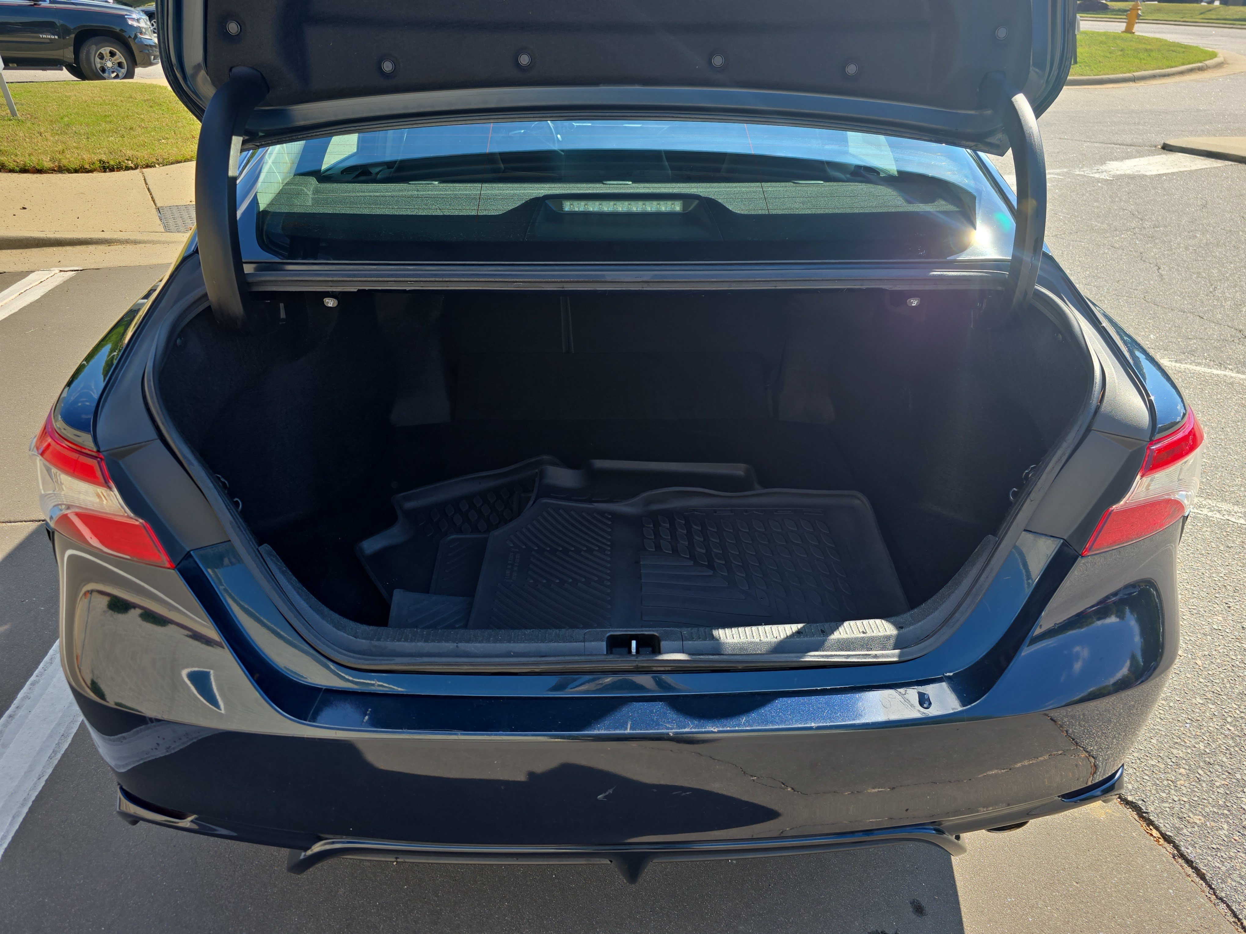 Used 2018 Toyota Camry SE w/ Audio Package FWD image 12