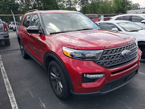 Used 2023 Ford Explorer XLT w/ XLT Sport Appearance Package AWD/4WD image 6