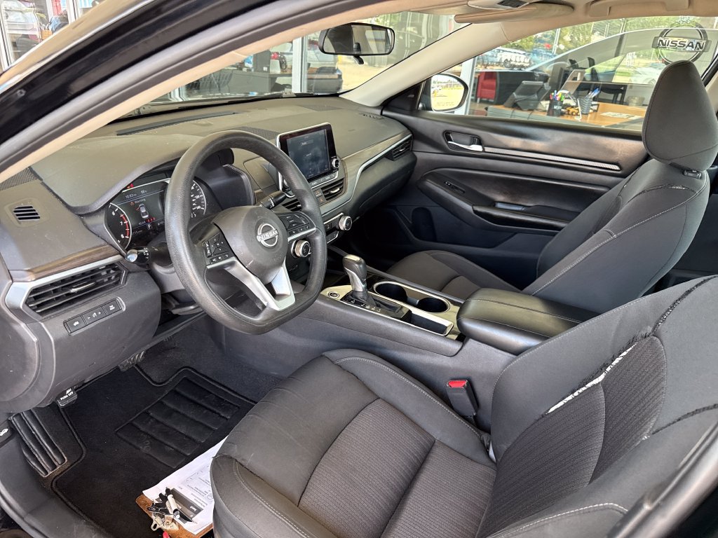 Used 2024 Nissan Altima 2.5 SV FWD image 24