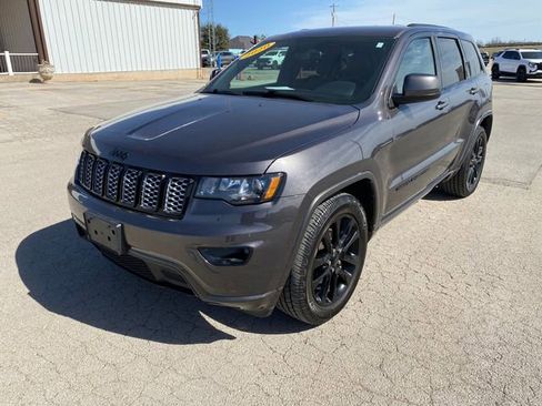 Used 2020 Jeep Grand Cherokee Altitude image 2